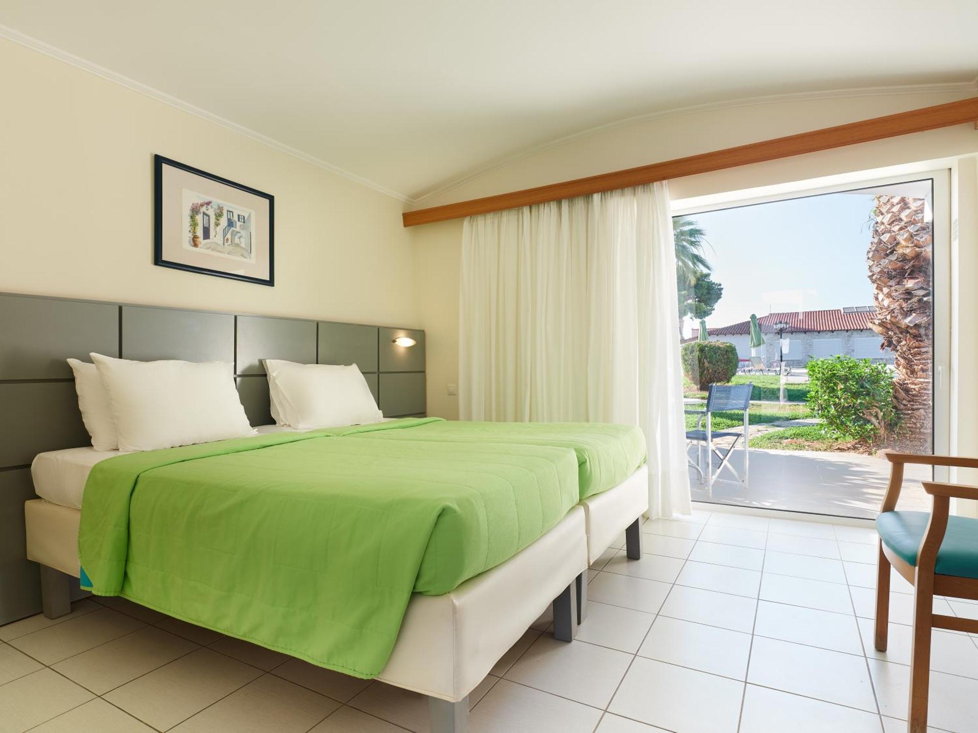 Kinetta Beach Resort And Spa Buitenkant foto