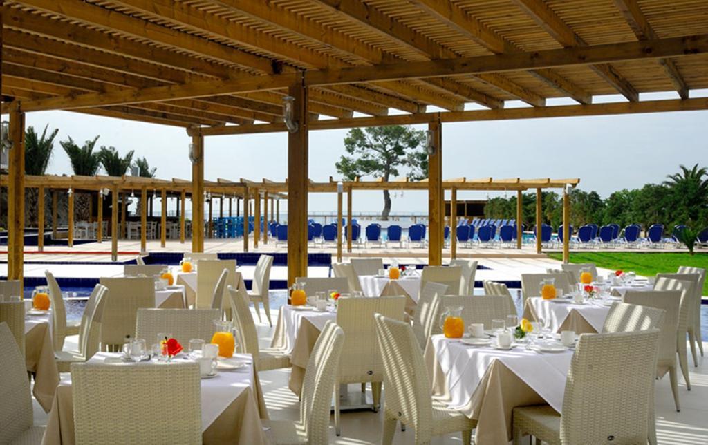 Kinetta Beach Resort And Spa Buitenkant foto