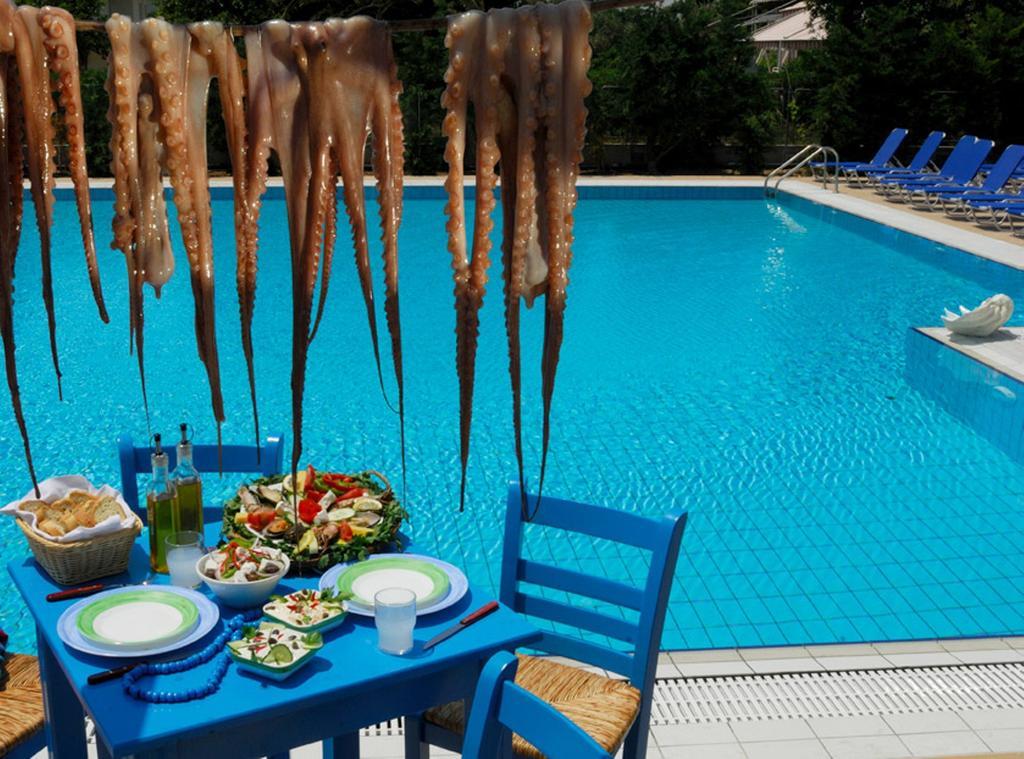 Kinetta Beach Resort And Spa Buitenkant foto