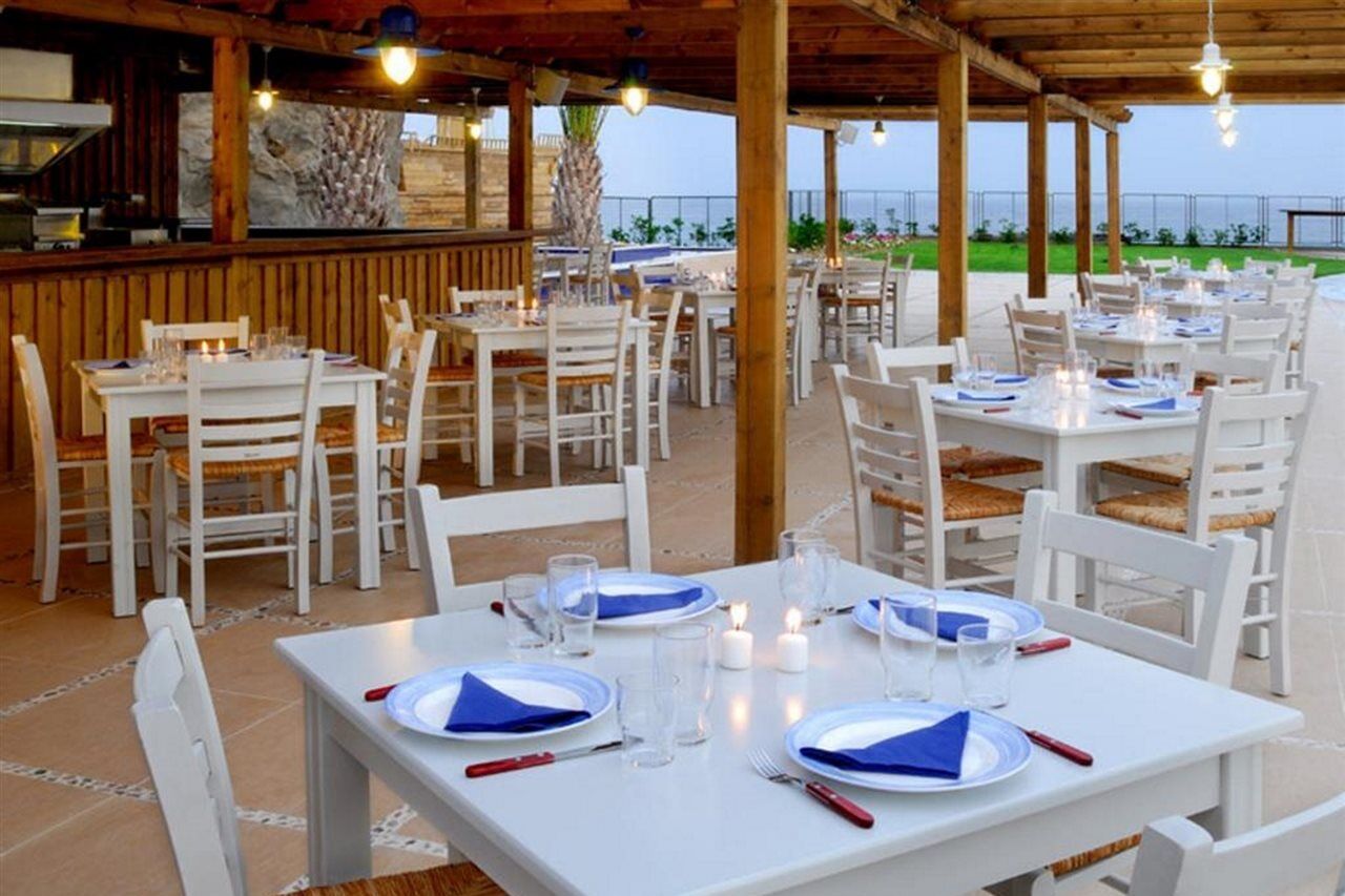 Kinetta Beach Resort And Spa Buitenkant foto